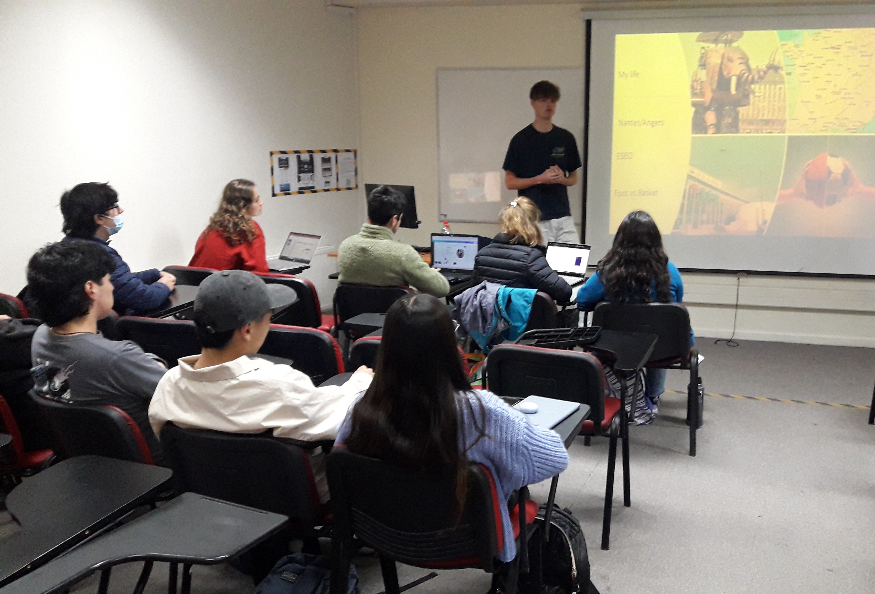 Université de Valparaíso – Les étudiants en technologie médicale apprennent l’anglais en collaboration avec de jeunes étrangers participant à des programmes d’échange à l’UV